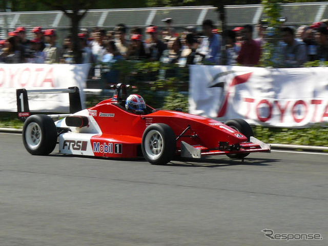 【トヨタF1お台場イベント】グロック&可夢偉がトヨタサウンドも高らかに