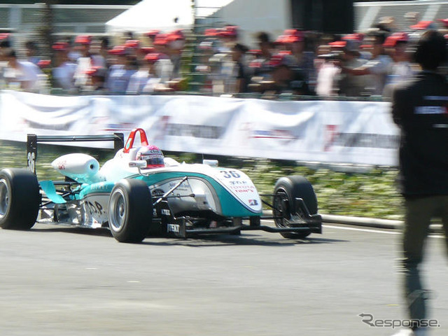 【トヨタF1お台場イベント】グロック&可夢偉がトヨタサウンドも高らかに