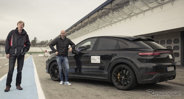 ポルシェ・カイエン・クーペ の新たな高性能モデルのプロトタイプとヴァルター・ロール氏