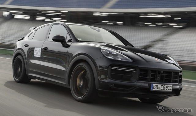 ポルシェ・カイエン・クーペ の新たな高性能モデルのプロトタイプ
