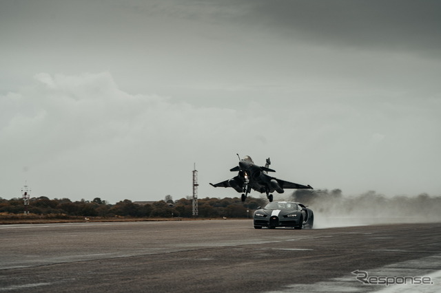 ブガッティ・シロン・スポール とフランス海軍の戦闘機、ダッソー・ラファール