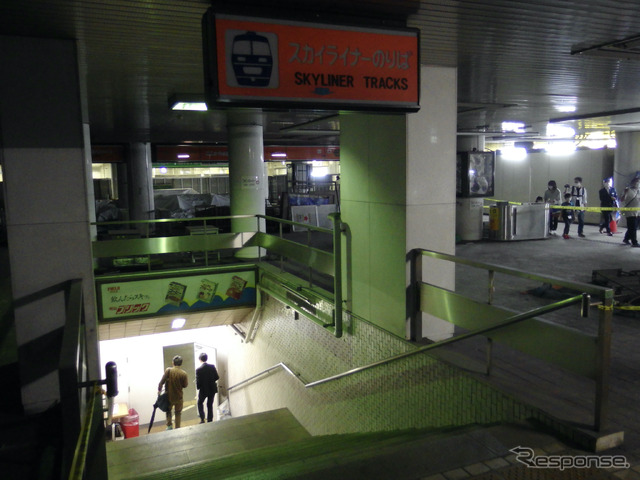 京成線ミステリーツアー:東成田駅、旧スカイライナー用コンコースからホームへ。