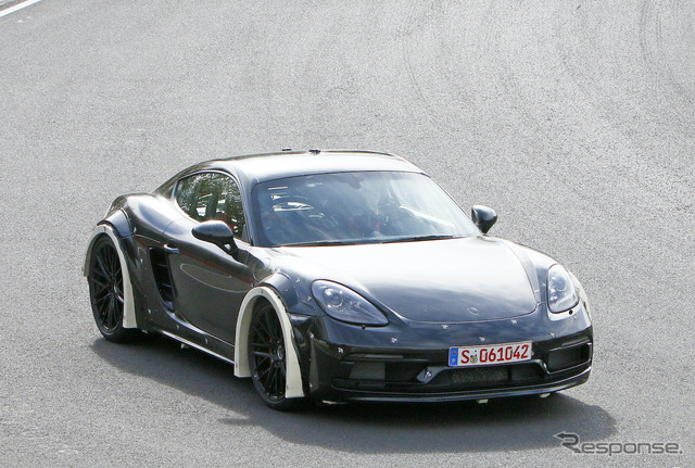ポルシェが新型ミッドシップを開発中?(スクープ写真)