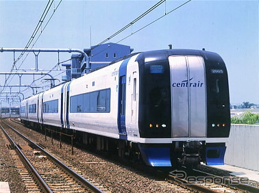 9500系を併結し河和線へ入る2000系「ミュースカイ」。特別車として1~4号車に充当。