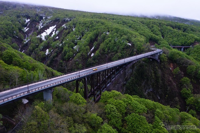 「UNLOCK ANY ROAD JAPAN」（青森県：城ヶ倉大橋）