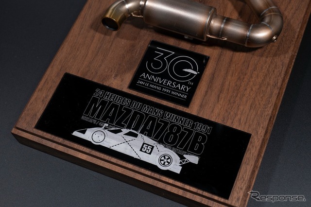 ルマン優勝30周年公式ロゴのプレート