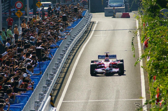 【トヨタF1お台場イベント】写真蔵…メガウェブをF1が走り抜ける