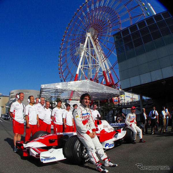 【トヨタF1お台場イベント】写真蔵…6速全開!! タイヤスモークを上げて