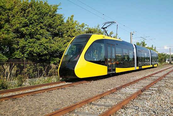 納入前に新潟トランシス新潟事業所で試運転された時のHU300形第一陣。