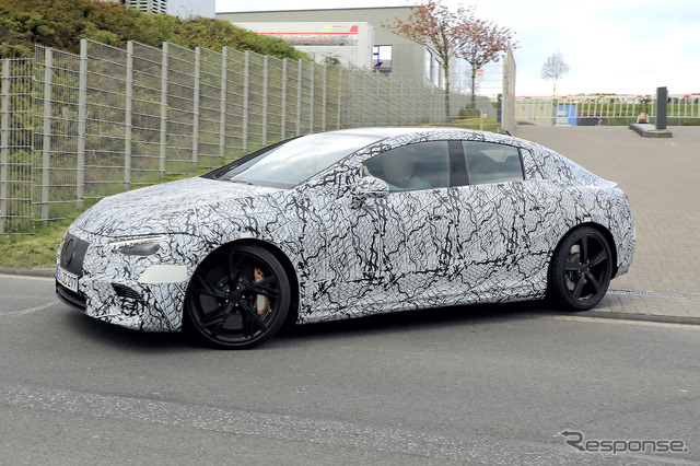 メルセデス AMG EQE プロトタイプ（スクープ写真）