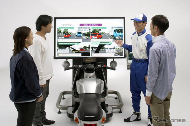 ホンダ、二輪ライディングシミュレーターをマイチェン