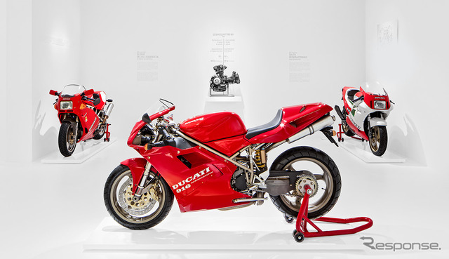 ドゥカティ・ミュージアムに展示されているドゥカティ 916 SBK。996Rのルーツとなったモデル