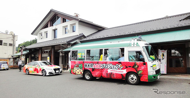真岡鐵道 茂木駅に停車中の埼玉工業大学自動運転バス(栃木県茂木町で6月6~20日、栃木県ABCプロジェクト「自動運転バスに乗ろう@茂木町」実施)