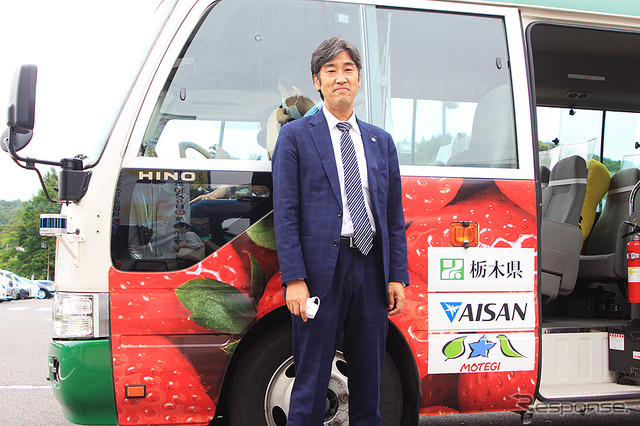 栃木県ABCプロジェクト「自動運転バスに乗ろう@茂木町」初日を見守るアイサンテクノロジー佐藤直人取締役