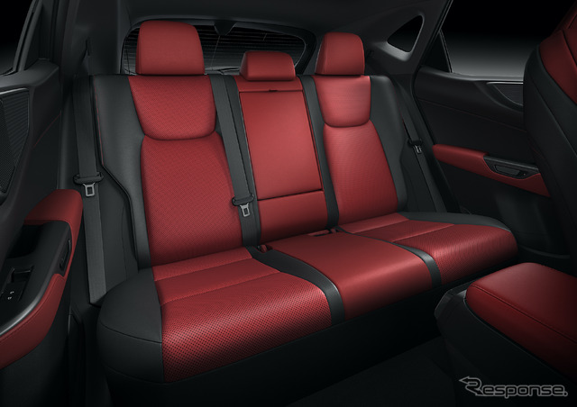 レクサスNX新型(プロトタイプ):F SPORT専用色、フレアレッド