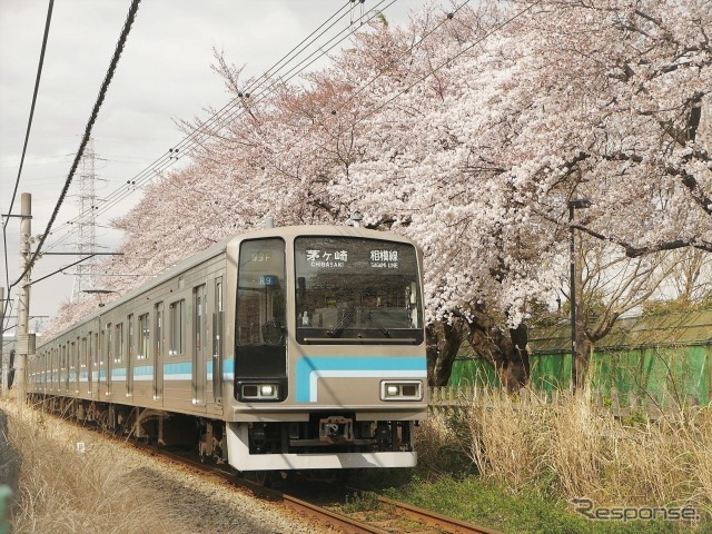 相模線用の現行車両である205系500番台。1991年3月の相模線全線電化時に投入され、以来、30年が経過。2021年4月時点で4両編成13本が国府津車両センターに配置されているが、E131系の投入本数からすると、大半の車両が淘汰される模様だ。