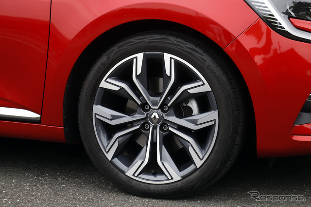 ルノー ルーテシア 新型試乗 タイヤサイズは前後205/45R17