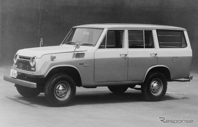 1967年:ランドクルーザー55型(ステーションワゴン)