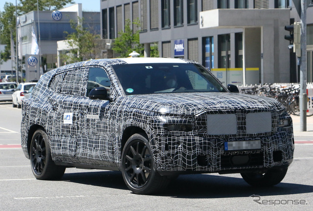 BMWの新型クーペSUVのプロトタイプ。車名は「X8」か「XM」か(スクープ写真)