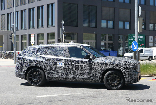 BMWの新型クーペSUVのプロトタイプ。車名は「X8」か「XM」か(スクープ写真)