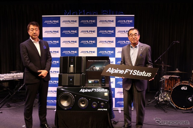 アルパインマーケティング 代表取締役社長 石田宗樹氏(左)とアルプスアルパイン 代表取締役副社長執行役員 米谷信彦氏
