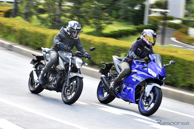 スズキ ジクサー250（左）とヤマハ YZF-R25 （右）