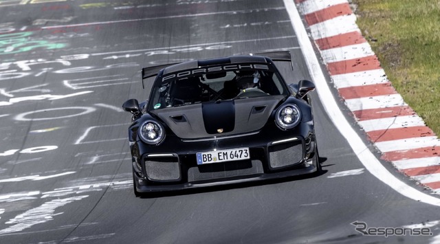 ポルシェ911 GT2 RS のニュルブルクリンク北コースのタイムアタック