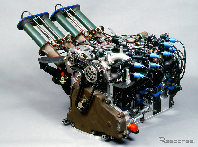 R26B型4ローター・ロータリーエンジン（1991年）。