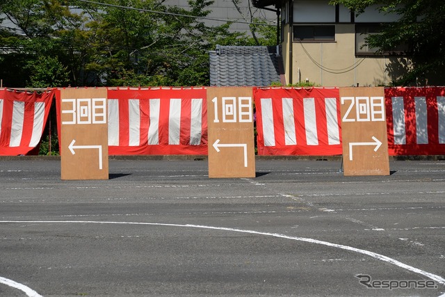 笠間稲荷神社、車の茅の輪くぐり