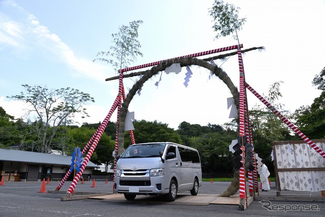 笠間稲荷神社、車の茅の輪くぐり