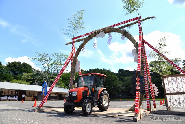 笠間稲荷神社、車の茅の輪くぐり