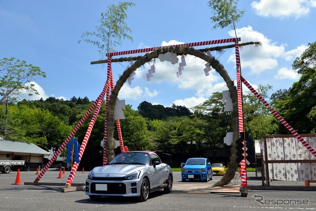 笠間稲荷神社、車の茅の輪くぐり
