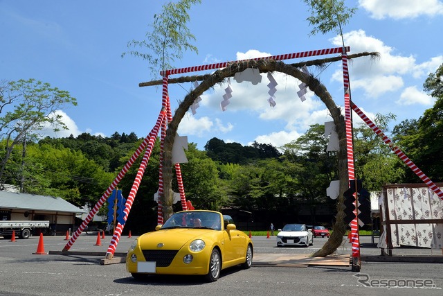 笠間稲荷神社、車の茅の輪くぐり