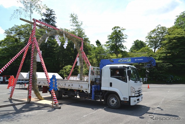 笠間稲荷神社、車の茅の輪くぐり