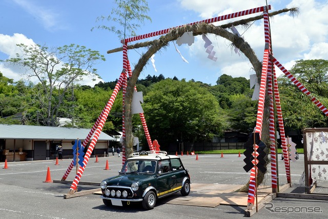 笠間稲荷神社、車の茅の輪くぐり