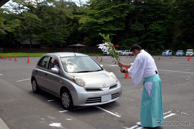 笠間稲荷神社、車の茅の輪くぐり