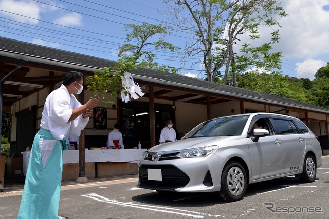 笠間稲荷神社、車の茅の輪くぐり
