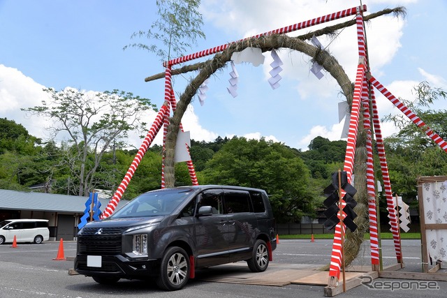 笠間稲荷神社、車の茅の輪くぐり