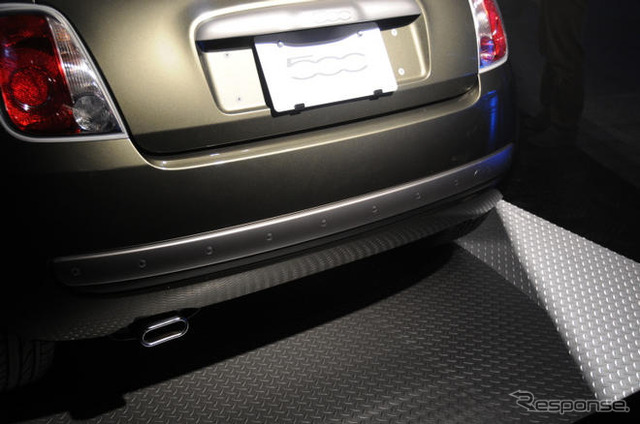 【写真蔵】フィアット 500 by DIESEL…右ハンドルだ!