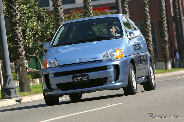 2004年型FCX