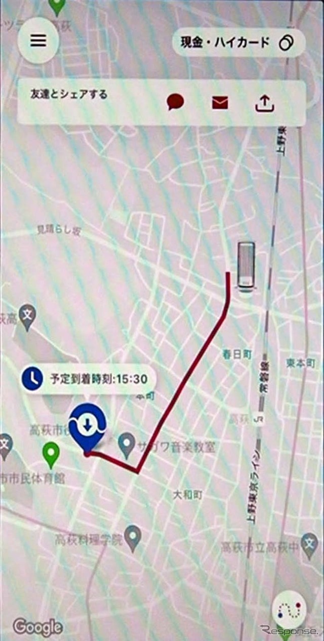 利用者を乗せても降車場所まで進んでいるアプリ画面。乗降場所は青で表示される