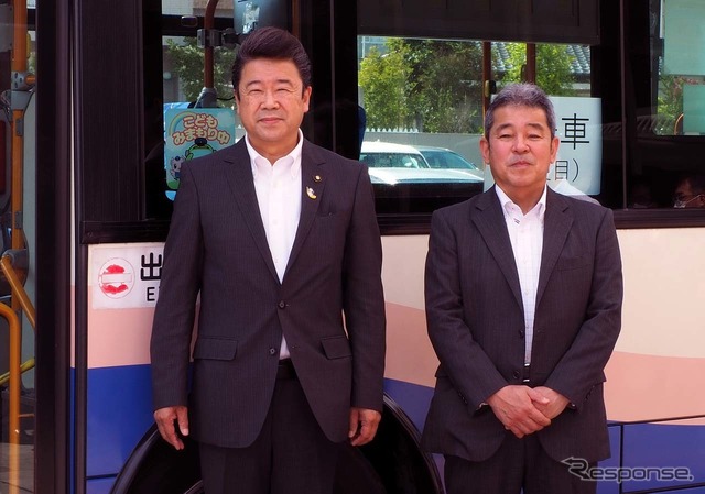 高萩市の大部勝規市長(左)と茨城交通の任田正史社長