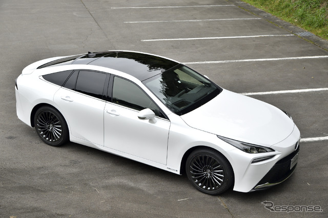 燃料電池車の例：トヨタMIRAI