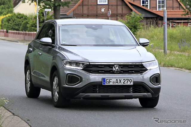 VW T-Roc 改良新型プロトタイプ（スクープ写真）