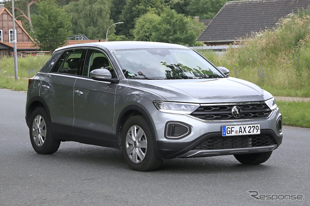 VW T-Roc 改良新型プロトタイプ（スクープ写真）