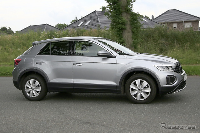 VW T-Roc 改良新型プロトタイプ（スクープ写真）