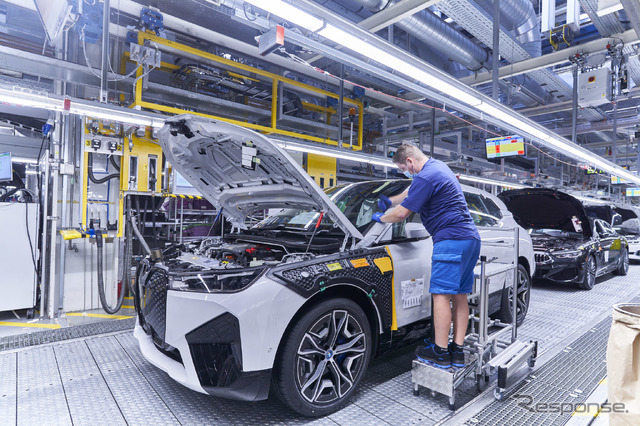 ドイツ・ディンゴルフィン工場で量産を開始したBMW iX