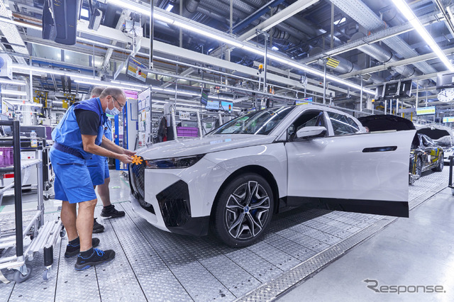 ドイツ・ディンゴルフィン工場で量産を開始したBMW iX
