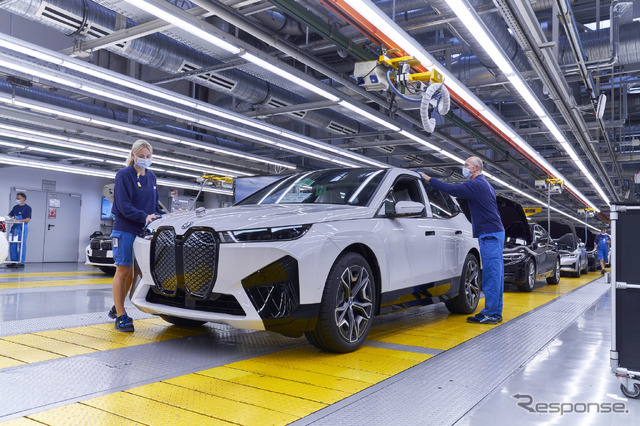 ドイツ・ディンゴルフィン工場で量産を開始したBMW iX