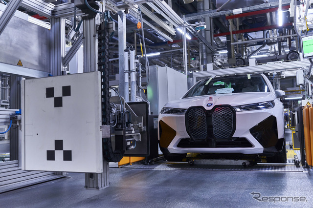 ドイツ・ディンゴルフィン工場で量産を開始したBMW iX